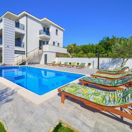 Apartments Paola & Karla With Pool Крк Екстер'єр фото