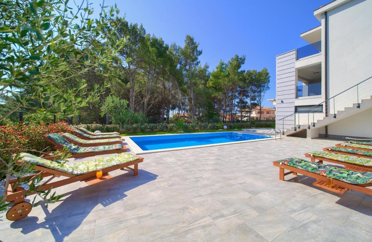 Apartments Paola & Karla With Pool Крк Екстер'єр фото