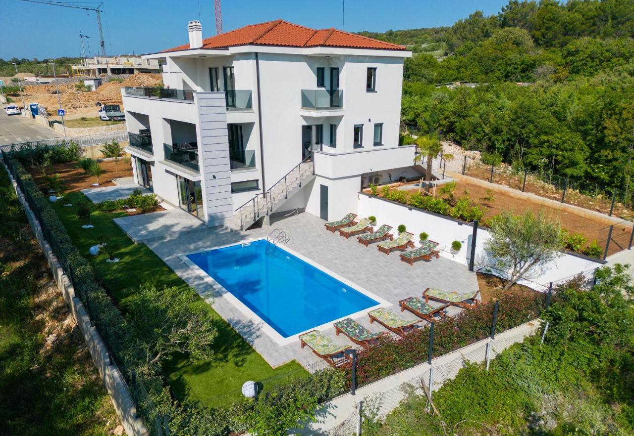 Apartments Paola & Karla With Pool Крк Екстер'єр фото