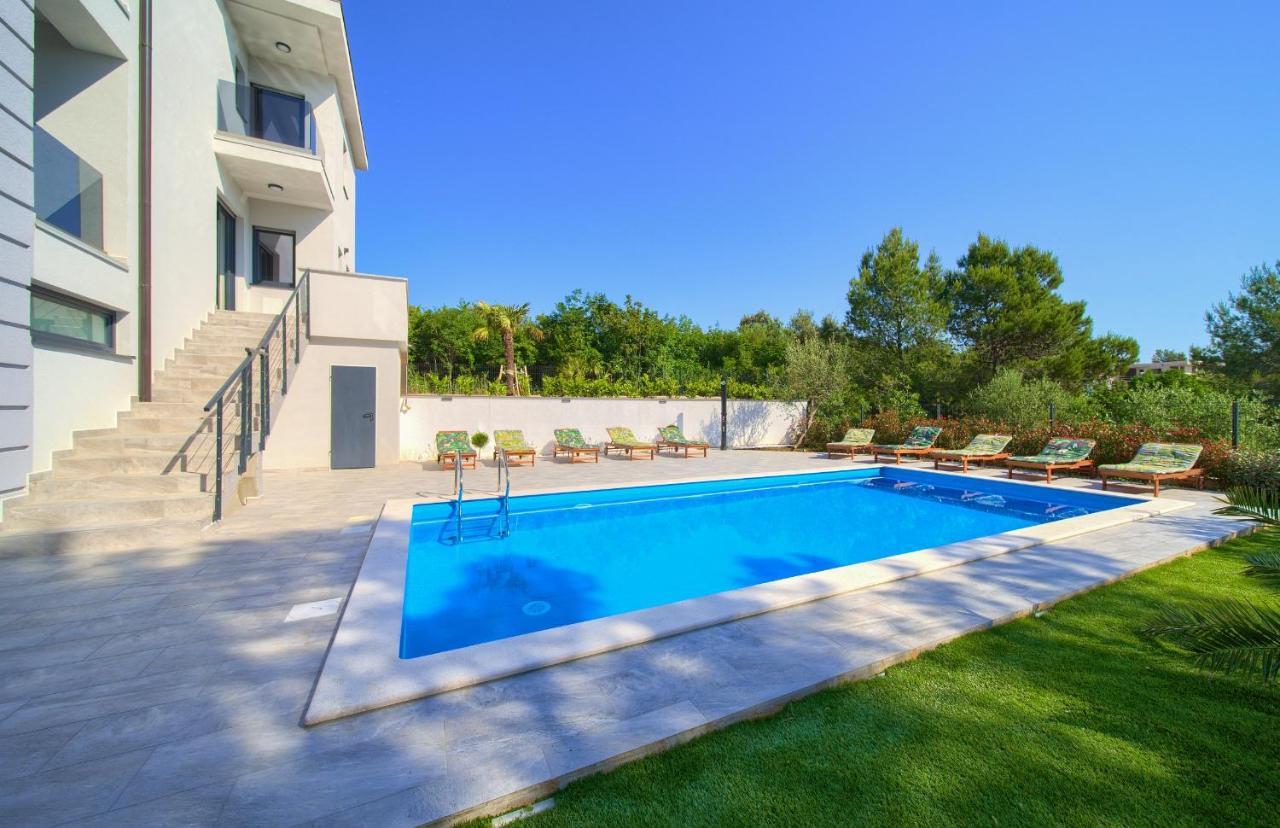 Apartments Paola & Karla With Pool Крк Екстер'єр фото