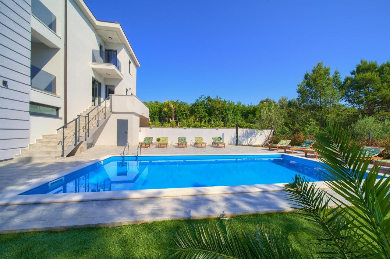 Apartments Paola & Karla With Pool Крк Екстер'єр фото