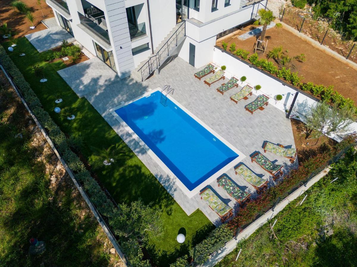 Apartments Paola & Karla With Pool Крк Екстер'єр фото