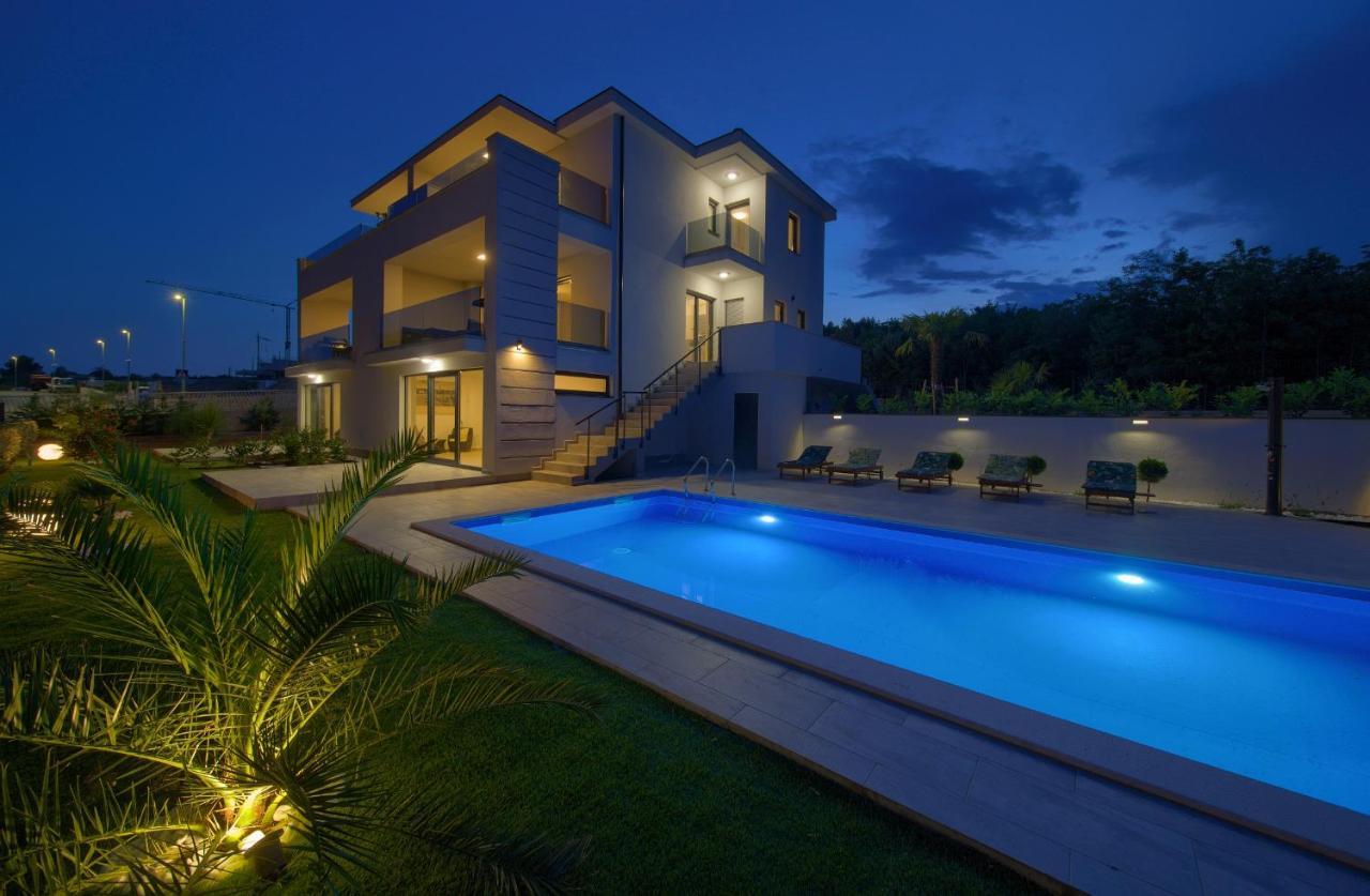 Apartments Paola & Karla With Pool Крк Екстер'єр фото