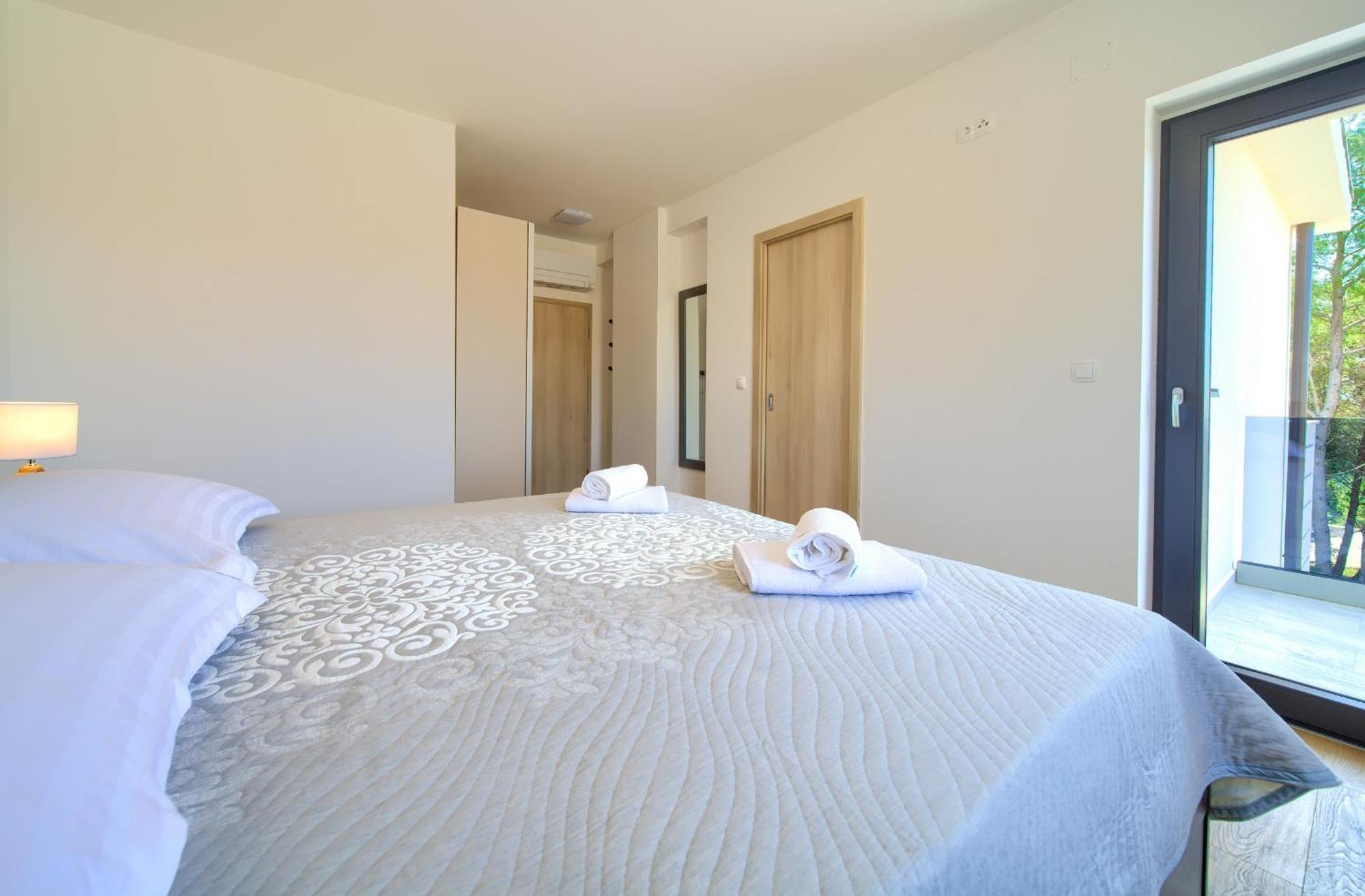 Apartments Paola & Karla With Pool Крк Номер фото